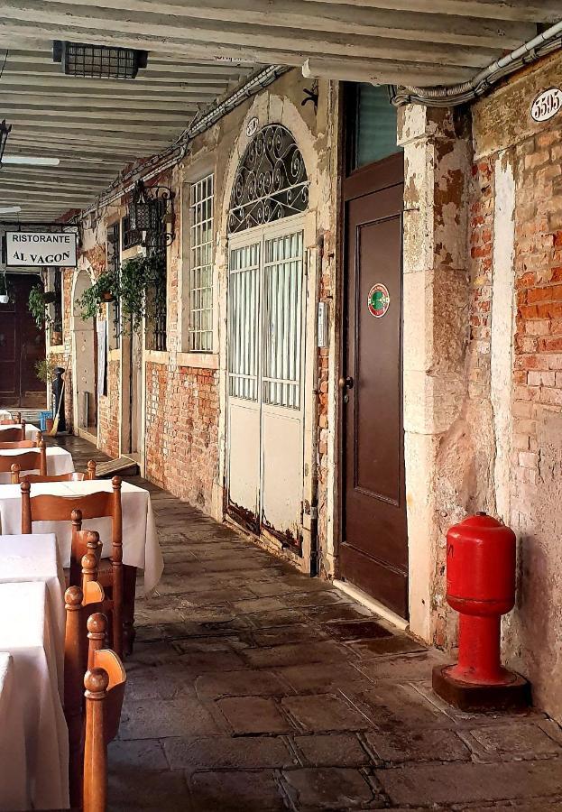 Hotel Al Sotoportego Venesia Bagian luar foto
