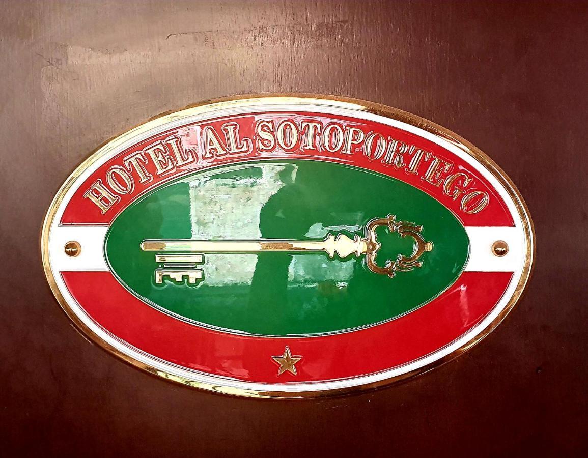 Hotel Al Sotoportego Venesia Bagian luar foto