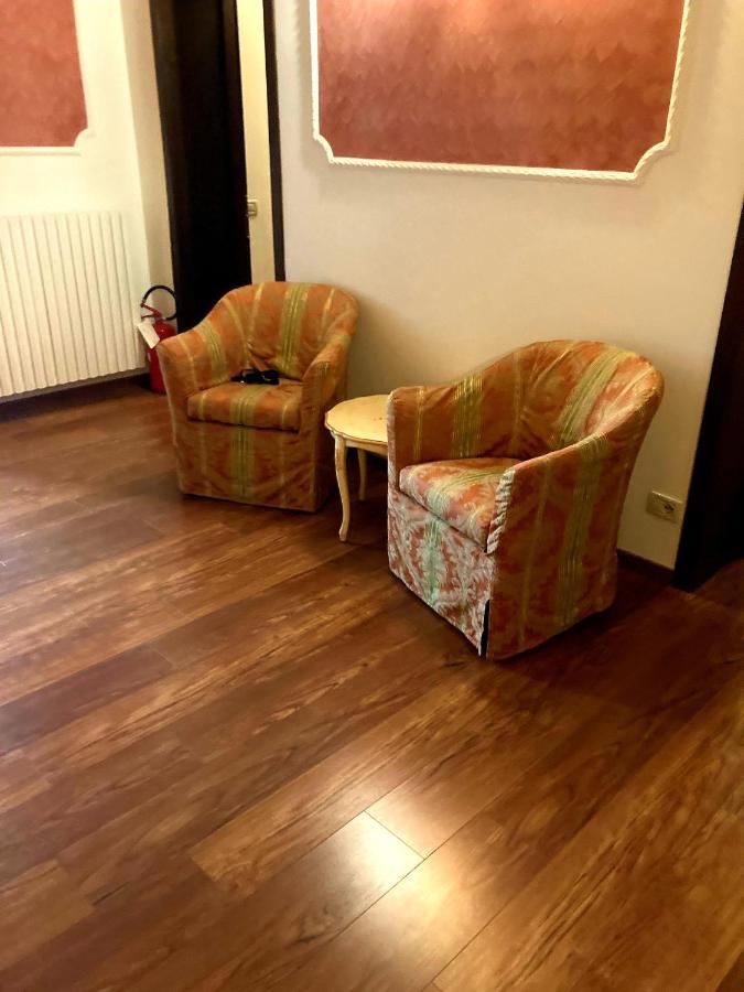 Hotel Al Sotoportego Venesia Bagian luar foto