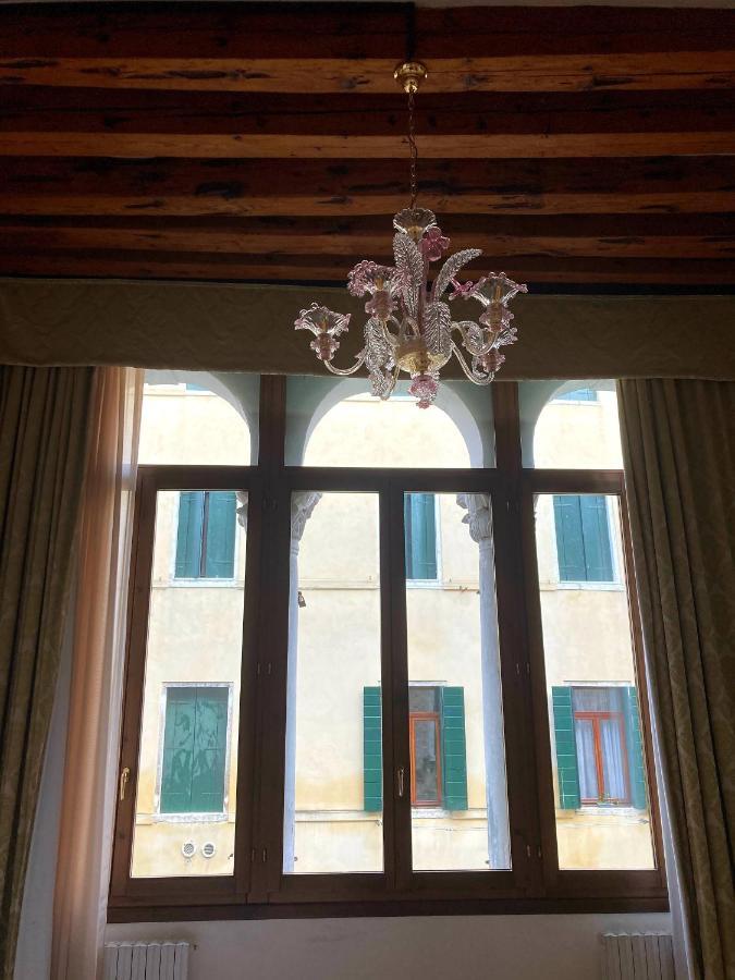 Hotel Al Sotoportego Venesia Bagian luar foto