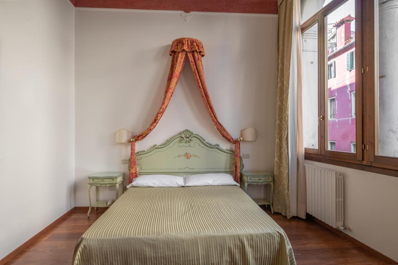 Hotel Al Sotoportego Venesia Bagian luar foto