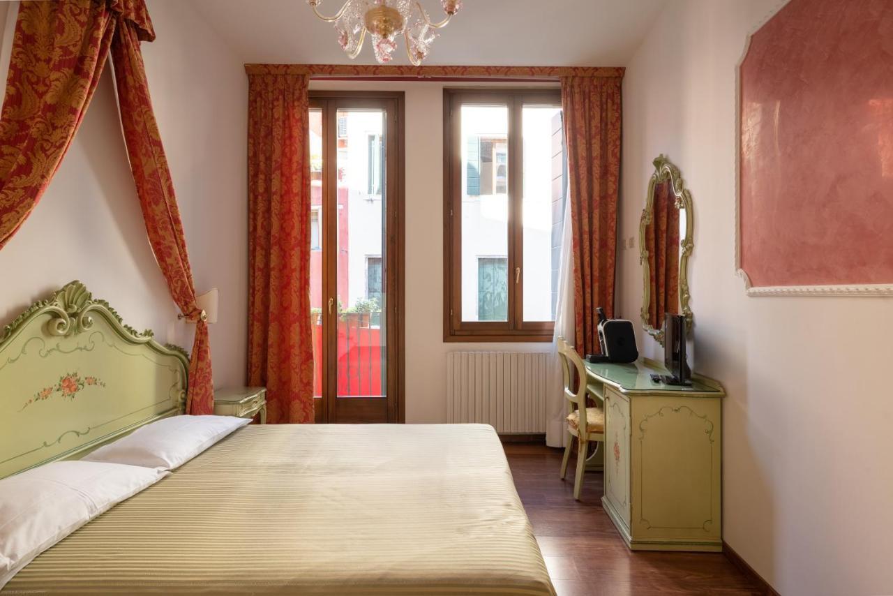 Hotel Al Sotoportego Venesia Bagian luar foto