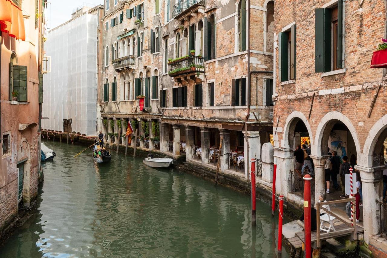 Hotel Al Sotoportego Venesia Bagian luar foto