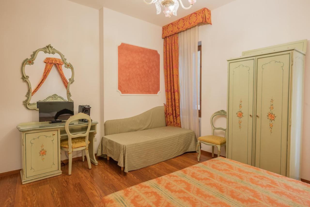 Hotel Al Sotoportego Venesia Bagian luar foto