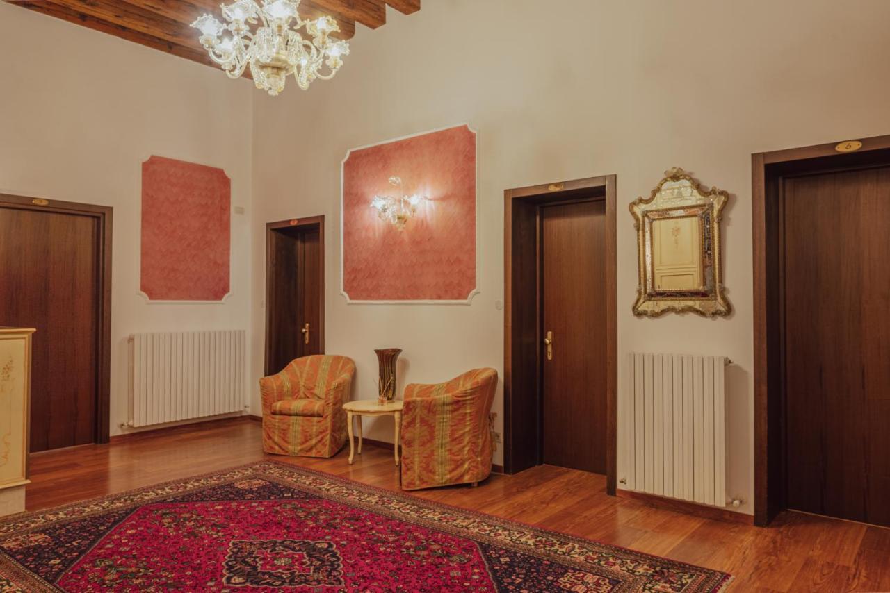 Hotel Al Sotoportego Venesia Bagian luar foto