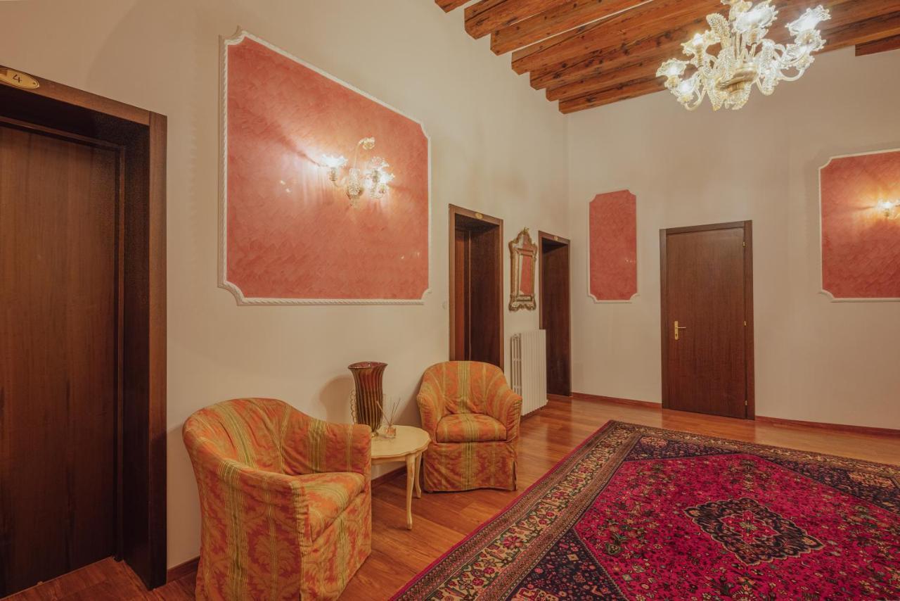 Hotel Al Sotoportego Venesia Bagian luar foto