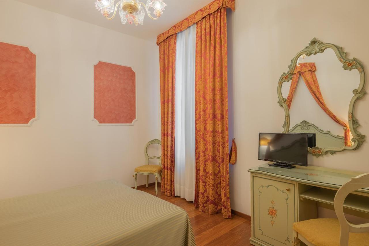 Hotel Al Sotoportego Venesia Bagian luar foto