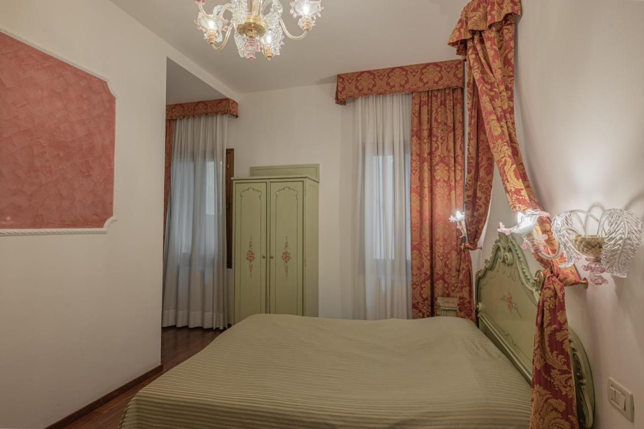 Hotel Al Sotoportego Venesia Bagian luar foto