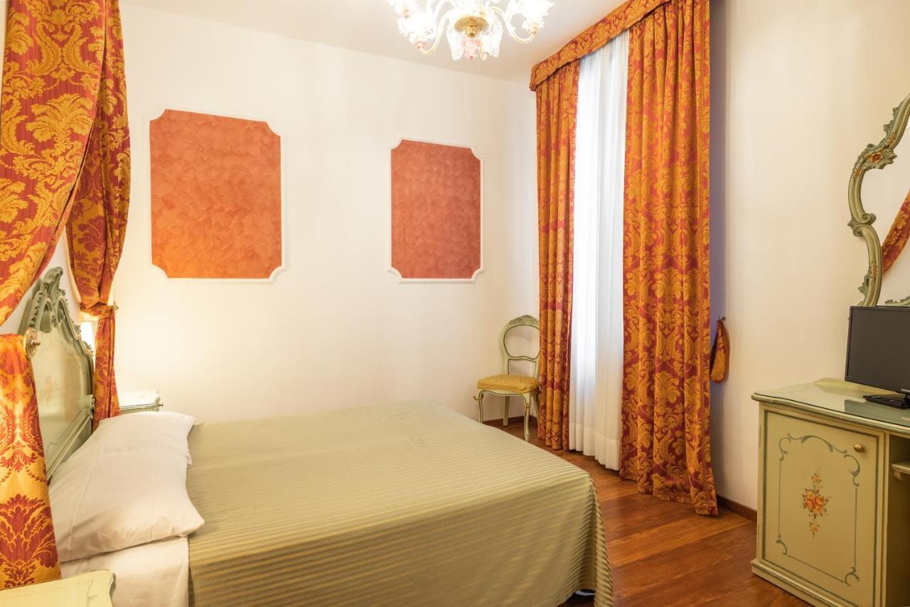 Hotel Al Sotoportego Venesia Bagian luar foto