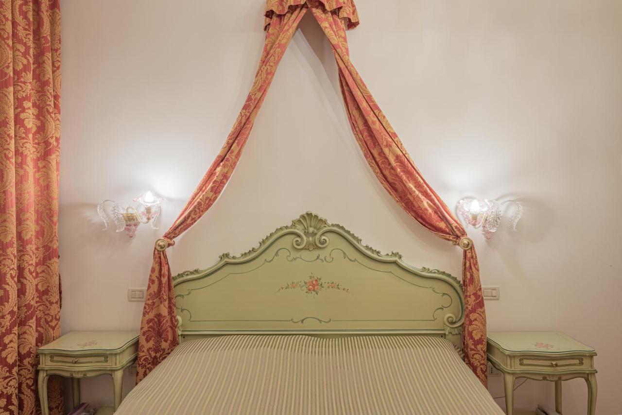 Hotel Al Sotoportego Venesia Bagian luar foto